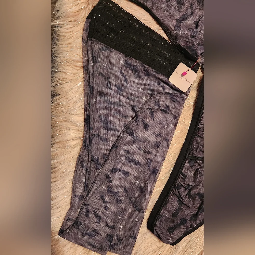 Plus Size Uye Surana BAT Lingerie Set - Picture 7 of 9